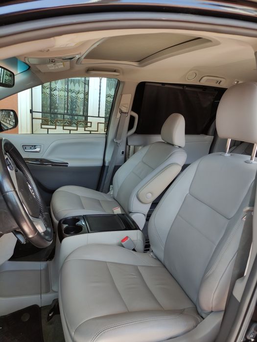 Toyota Sienna 7 мест семейный минивэн