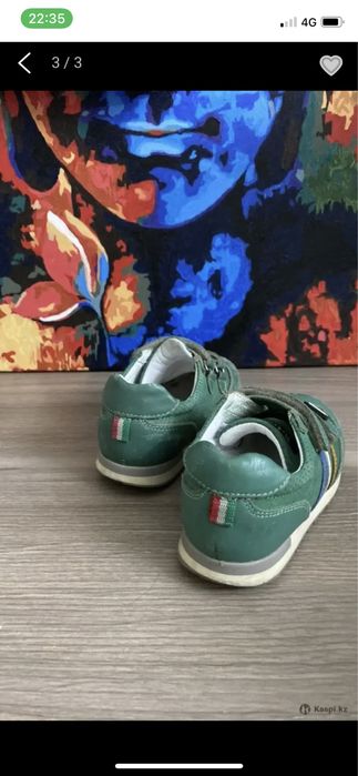 Продам детские кроссовки