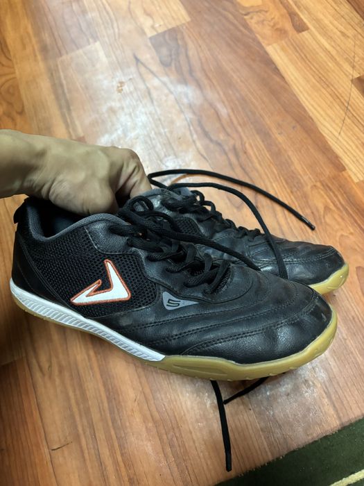 Demix , футзальные кроссовки