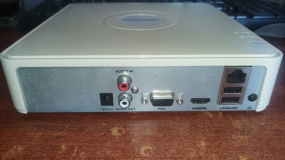 Hikvision NVR DS-7104NI-SN + 2 IP камери DS-2CD1301.I