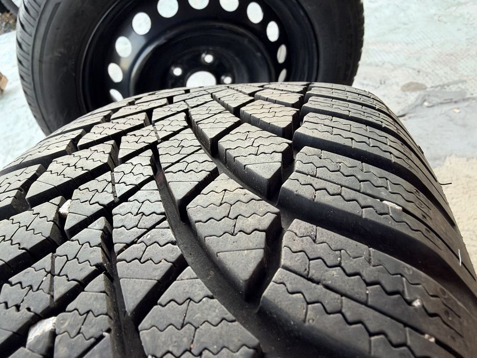 4бр. ПОЧТИ НОВИ Зимни Гуми 215/60R/17 -BRIDGESTONE/DOT:2324- С 17” Железни Джанти 5х114.3 за -TOYOTA/LEXUS/SUZUKI- 6.5Jx17H2, ET35