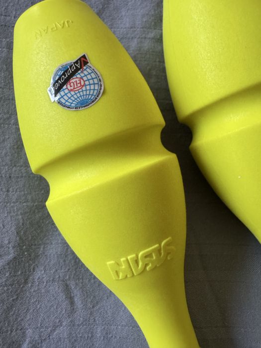 Оригинални бухалки за художествена гимнастика / жълти и плюшени