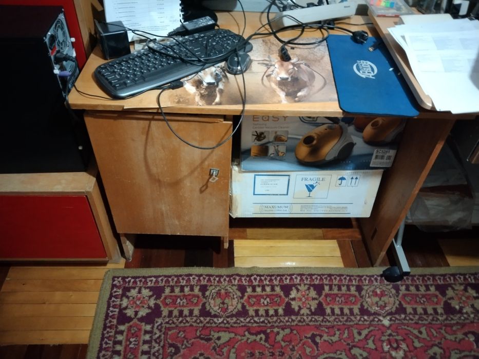 Стол письменный с тумбой.