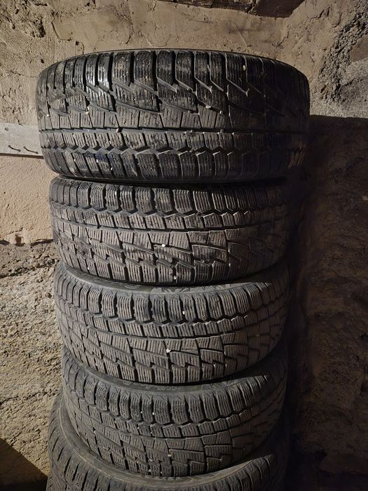 Шины зимние. 215/55/17