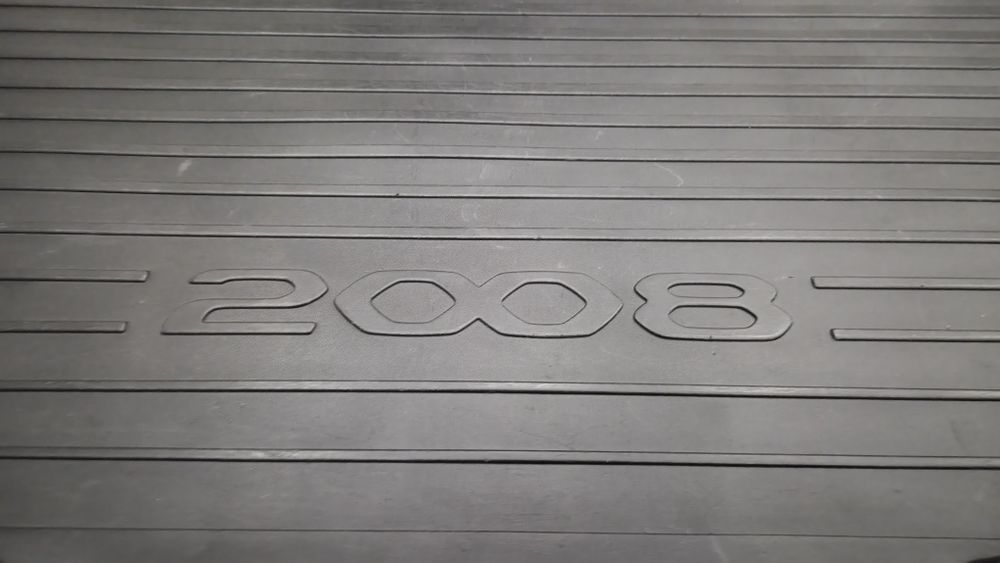 Оригинална гумена стелка за багажника на Peugeot 2008