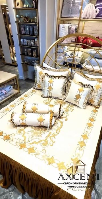 Элитный комплект постельного белья с покрывалом и подушками