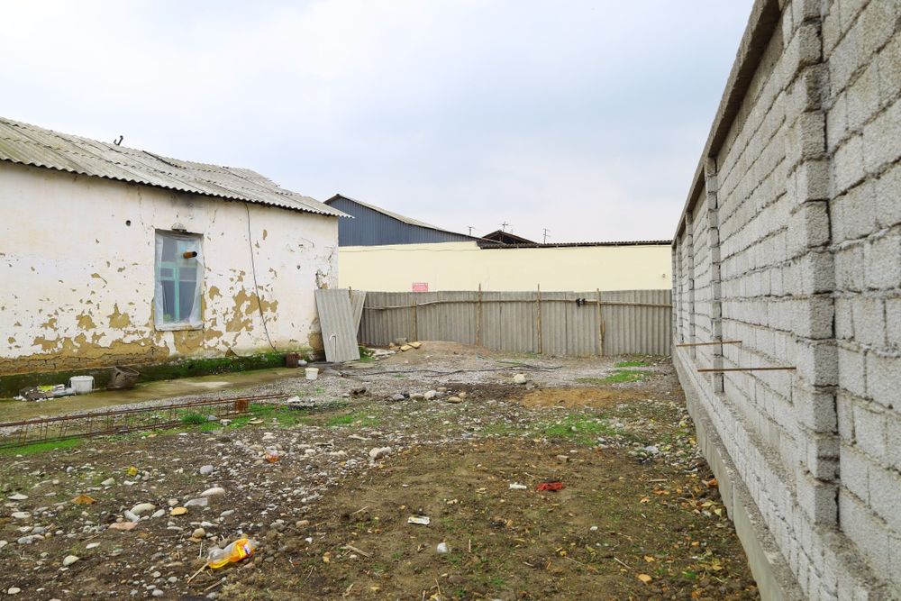 2.75 sotok 3 xonali uyi blan "uy eski" Food city yanınıza 26800 $