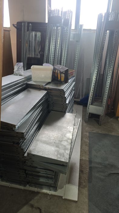 Rafturi metalice 150 kg polița se pot face cu 4 polițe sau 5 polițe pe raft dimensiuni 210 înălțime 105 lungime 35 lățime la mai multe neg