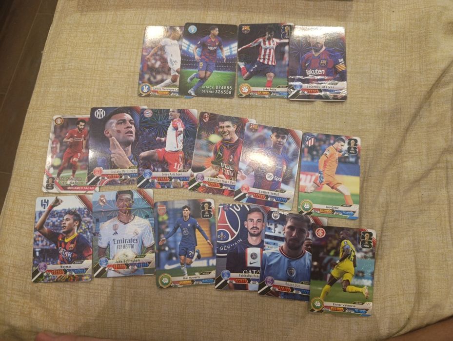 продам коллекционные карточки футбольные