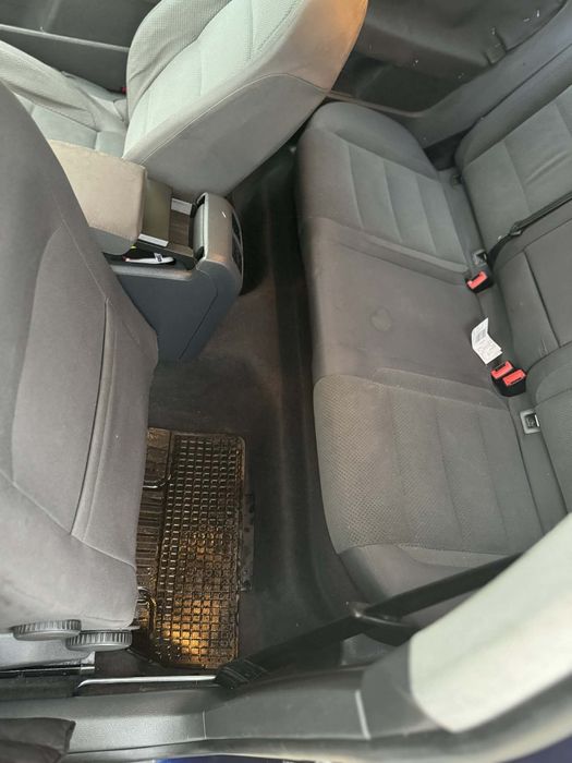 Golf 5 1.9 tdi
2 +1 usi
271000 km
Dotari:
Cutie viteza 5+1
Faruri auto