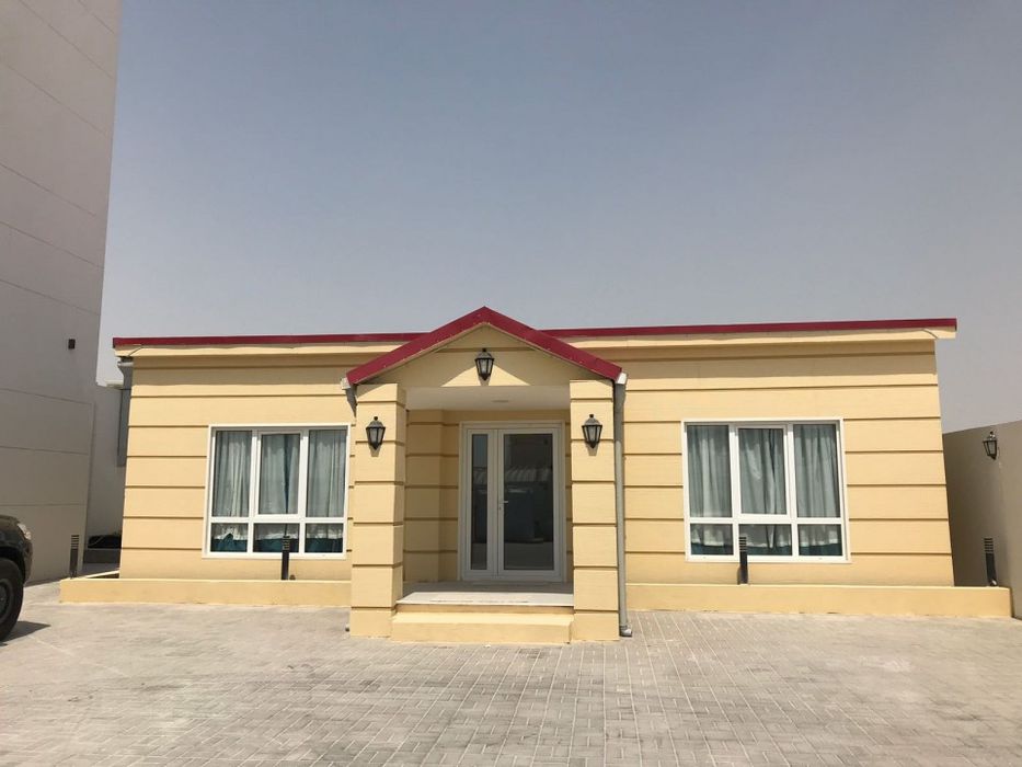 vand case modulare pe structura metalica