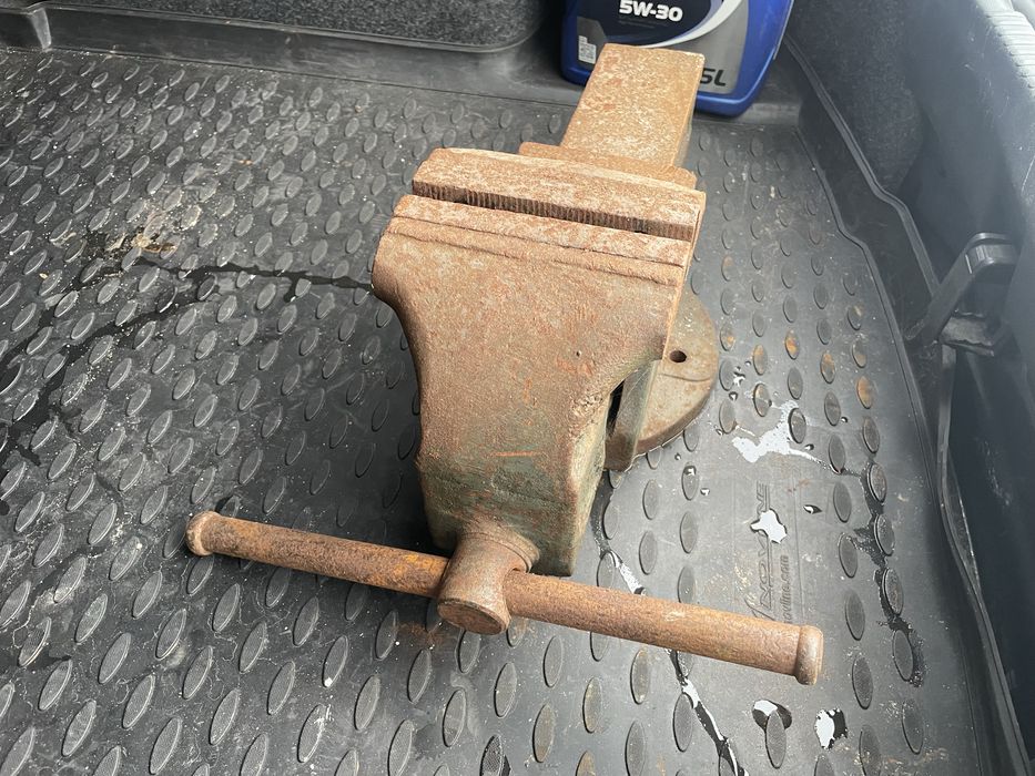 Продам советские тиски