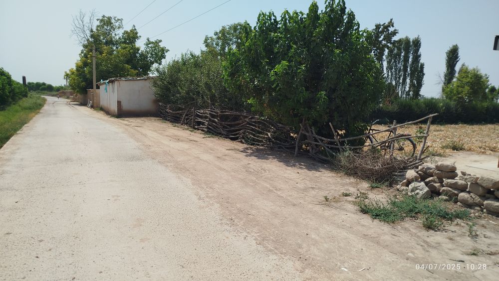 Tomorqa va uy joy sotiladi