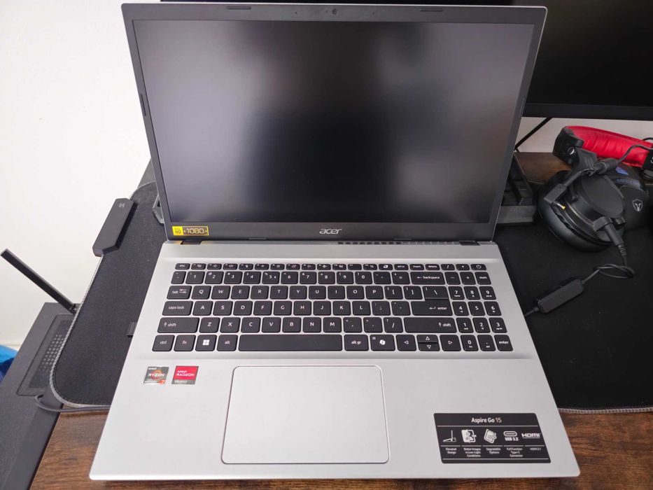 Laptop Acer Aspire GO 15 + Monitor Samsung
