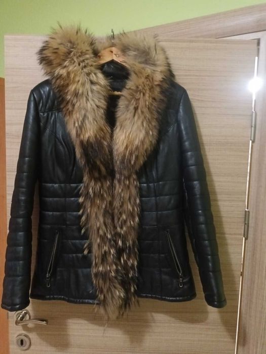 Кожено черно стилно  яке с  кафява яка от лисица