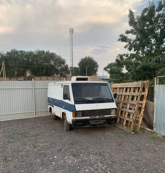 Мерседес 100D рефрежератор
