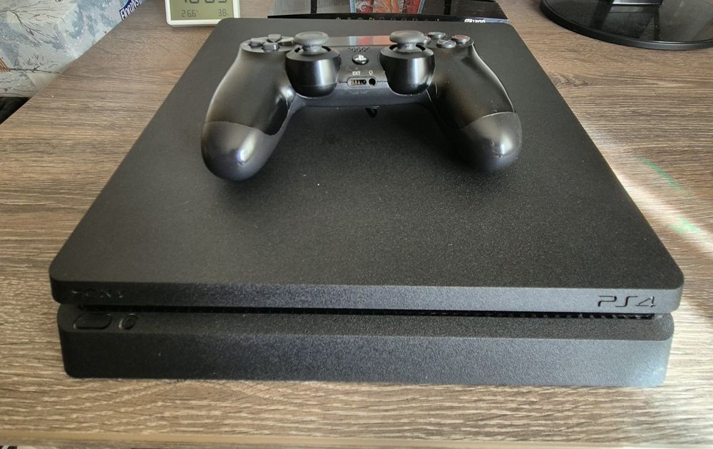 Vand ps 4 slim ca nou