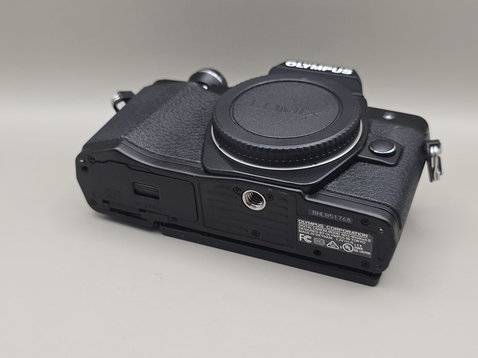 Body Olympus OM-D E-M10 Mark II (varianta complet neagră / Black)