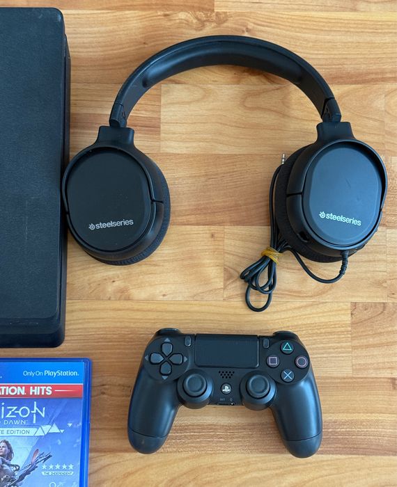 [ PS4 > PlayStation 4 Slim с джойстик, 2 игри и слушалки