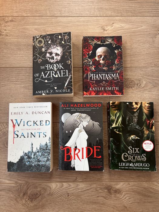 Книги на английски – Fantasy / Romantasy колекция