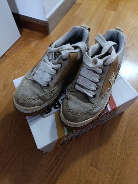 Vând sneakers Caterpillar femei