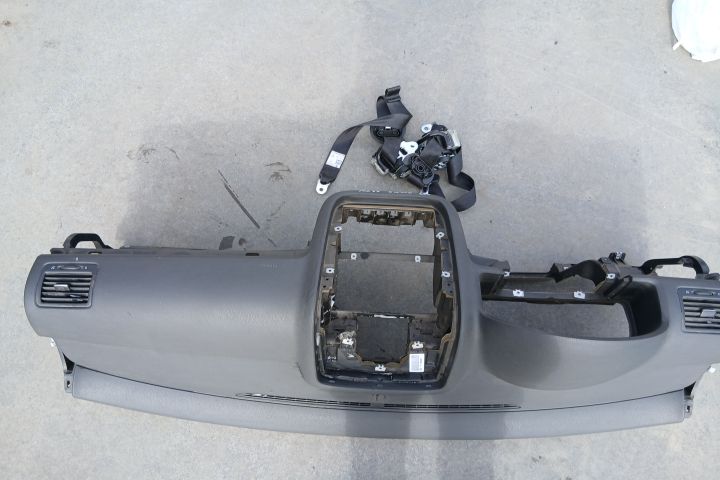 Plansa bord + centuri 1K1857181A 1K4857706AA 1K4857705S 1K1857181A 1K
