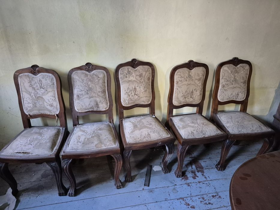 Mobilier vechi lemn masiv