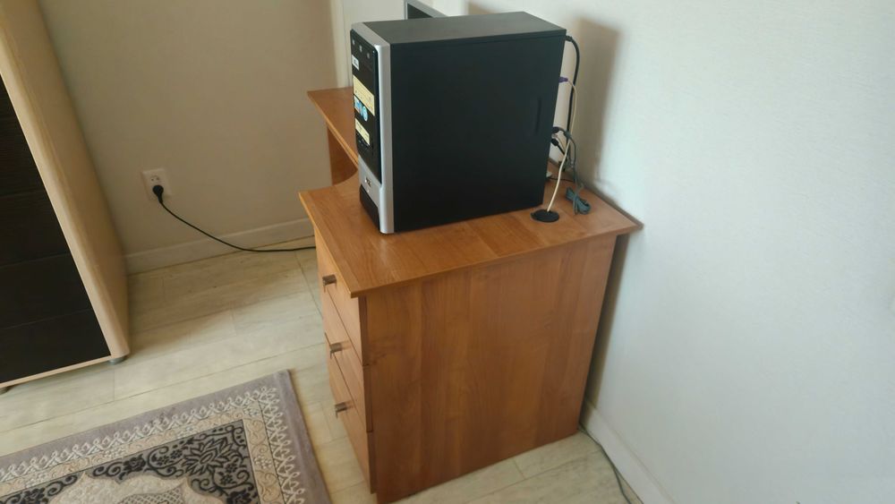 Компьютерный стол