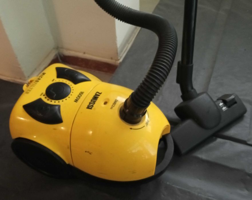 Прахосмукачка ZANUSSI 1600W