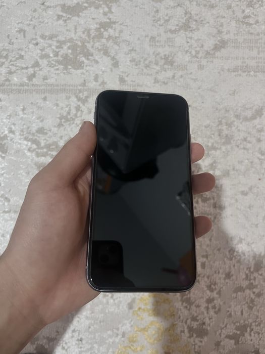 продам 11 айфон в отличном состояние