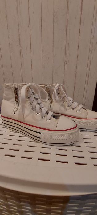 Продам модные кеды