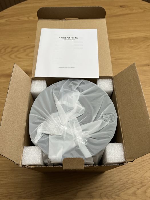 Hranitor/Dispenser inteliget, Cu Camera HD pt caini si pisici, NOU