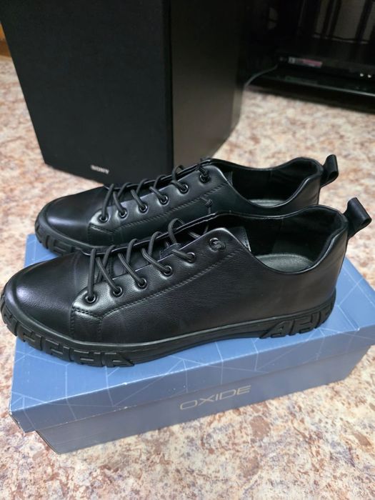Продам  мужские  спортивные  туфли