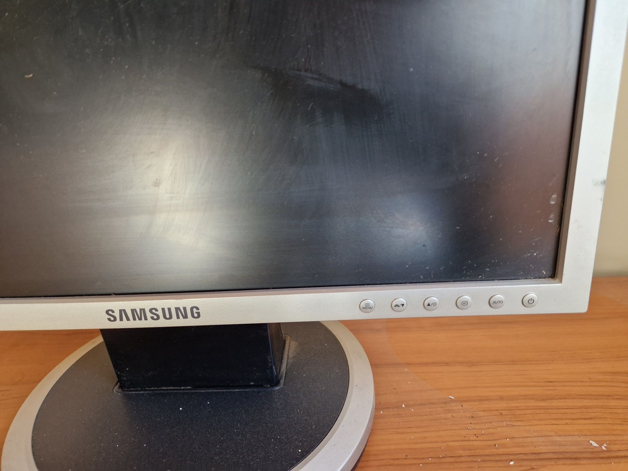 Монитор Samsung SyncMaster 940N гр. София Надежда 1 • OLX.bg