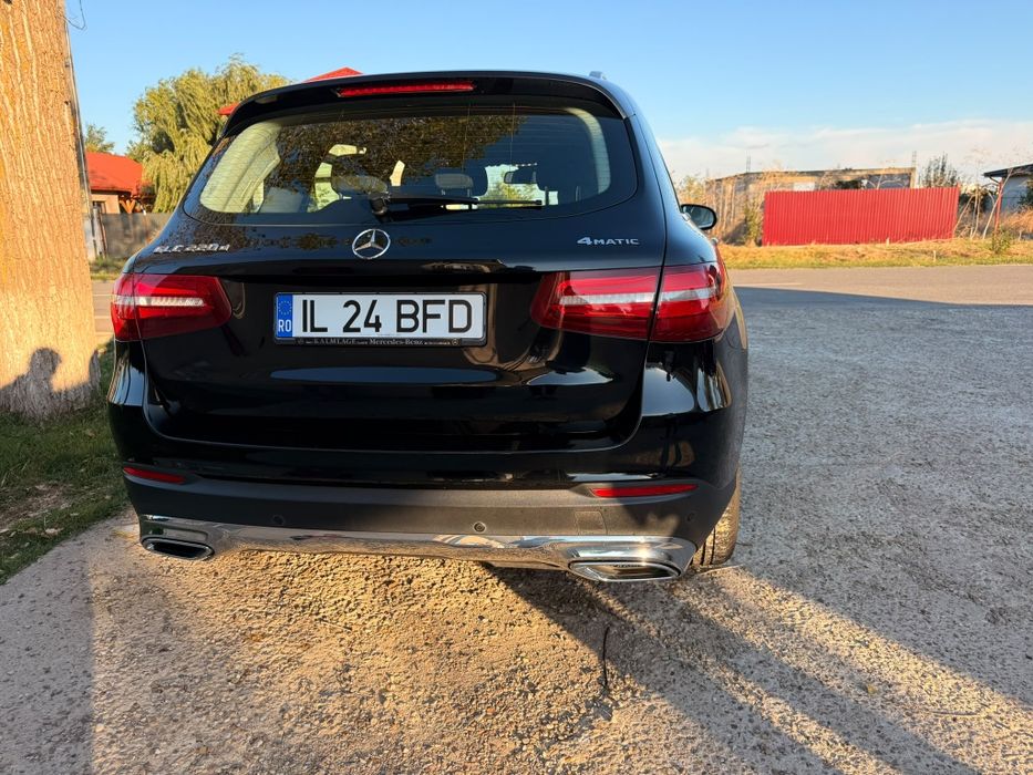 Vând sau schimb cu autoturism plus diferență