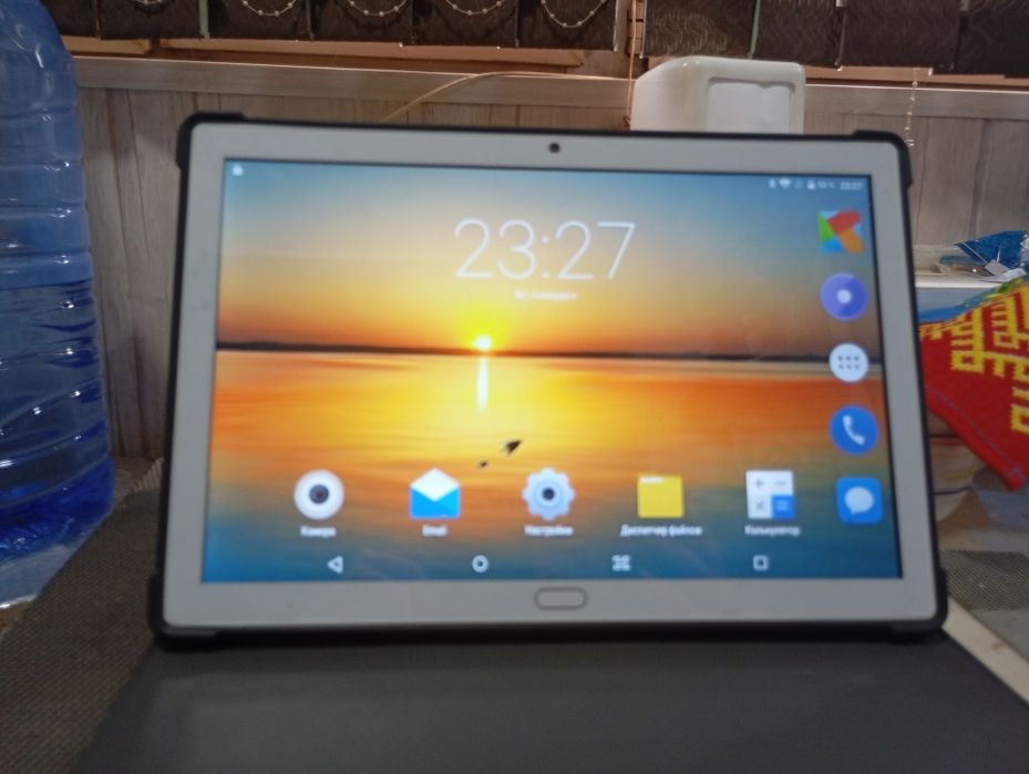 Продается планшет новый. Андроид 8.1 память 128гб