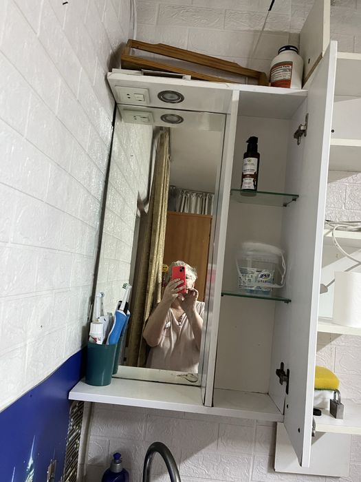 Продат полку с зеркалом б/у