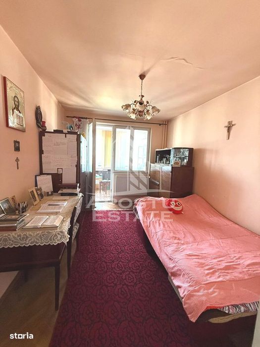 Apartament de vanzare cu 3 camere, 2 bai, 2 balcoane, zona Soarelui