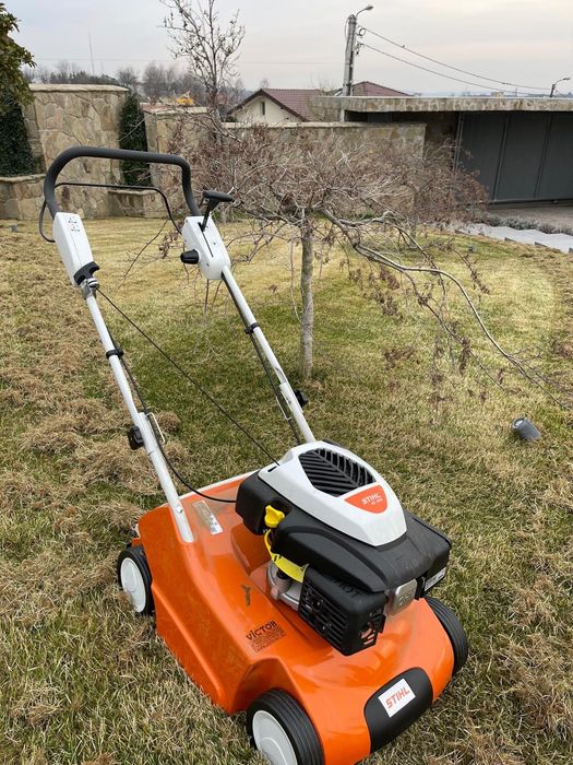 Vând scarificator gazon Stihl