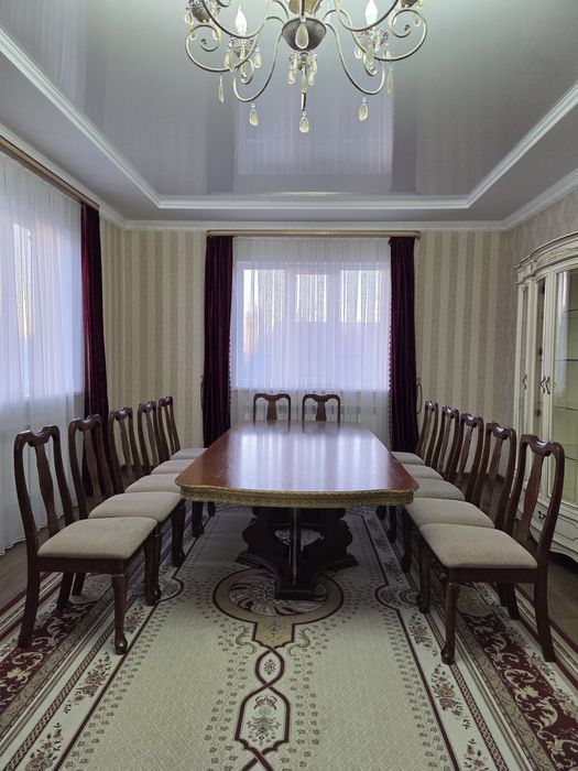 Продаётся стол со стульями