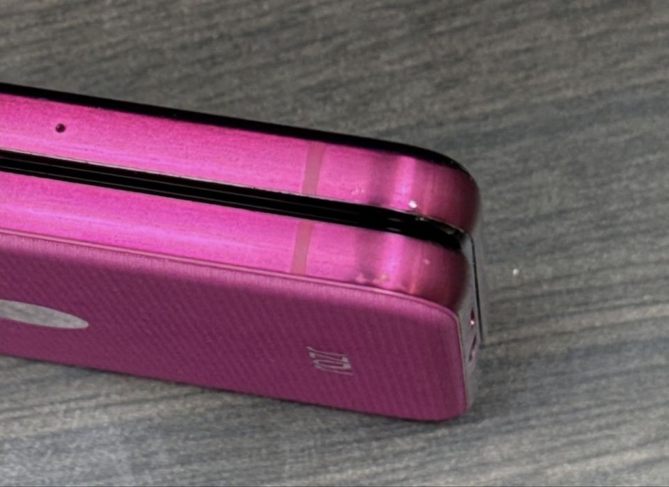 512GB Motorola Razr 60 Ultra Yettel Гаранция 2028г PANTONE Caberet Pink