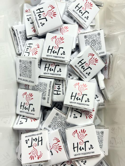 Печать на лентах стикеры бирки