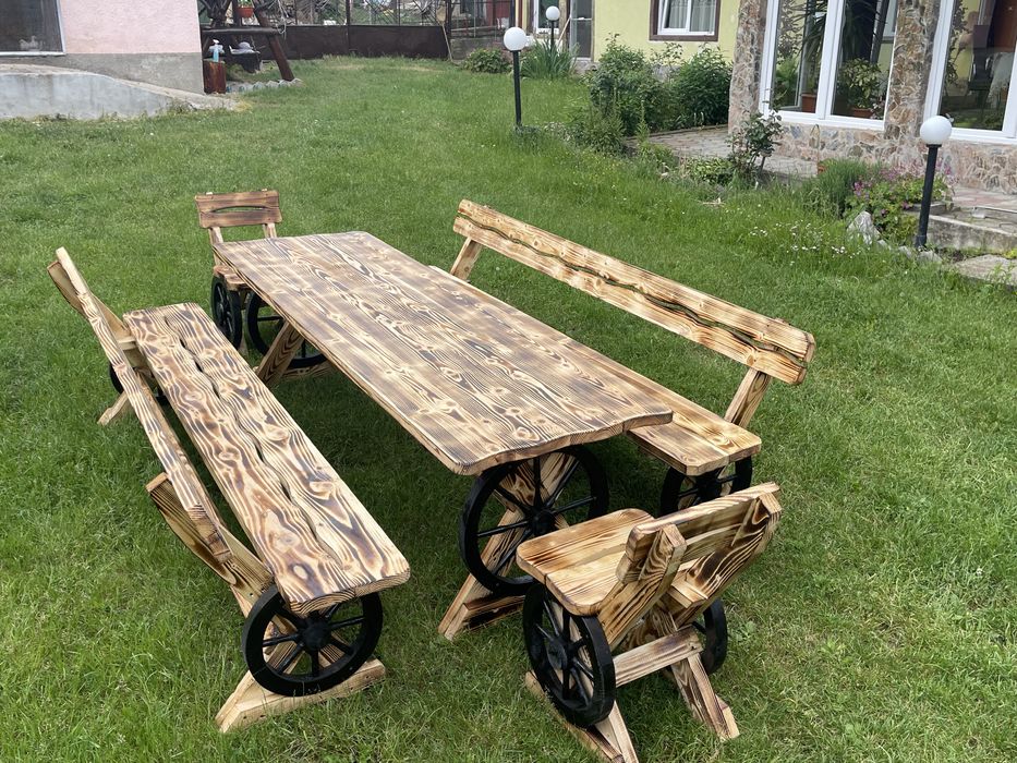 Masa pentru terasa din lemn masiv