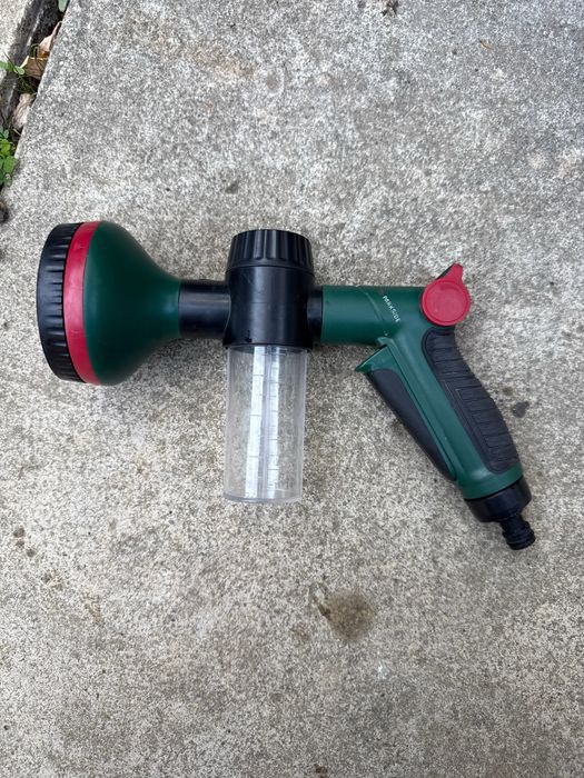 Pistol de stropit / irigat gradină Parkside cu rezervor pentru soluție / detergent