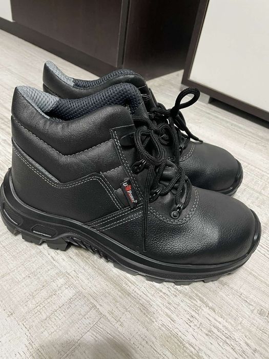 Работни обувки с метално бомбе