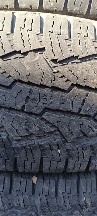 Продам резину на джип nokian