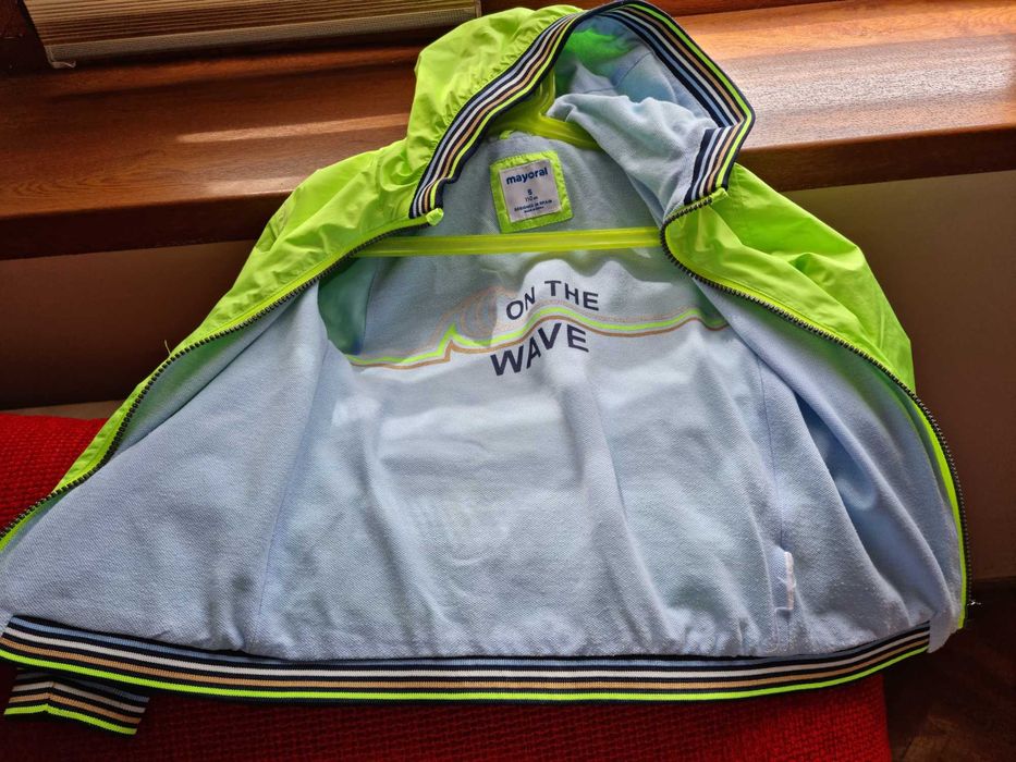 Леко пролетно яке против вятър за момче
Производител: Mayoral