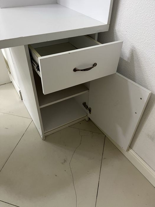 Маникюрный стол