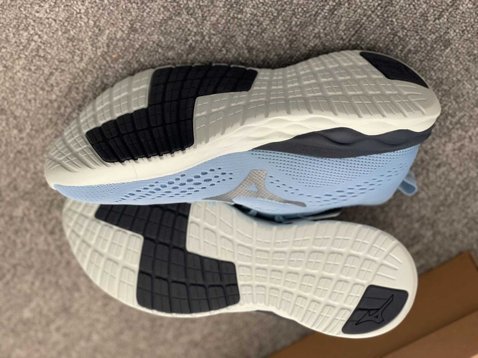 Mizuno Обувки за бягане Wave Revolt 2, 40 EU