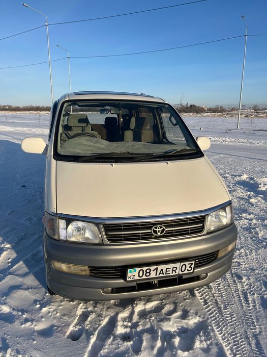 Продам семейный, просторный автомобиль